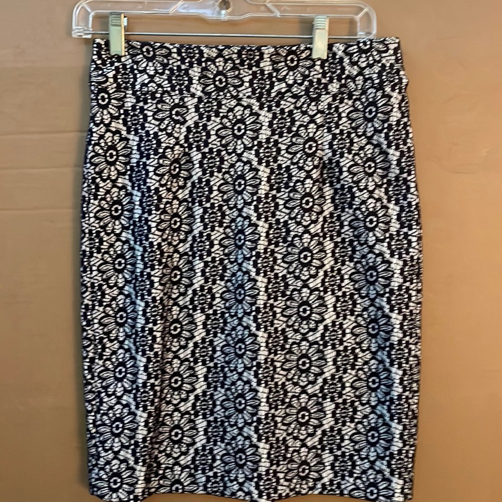 Banana Republic work casual pencil skirt beautiful lace detail